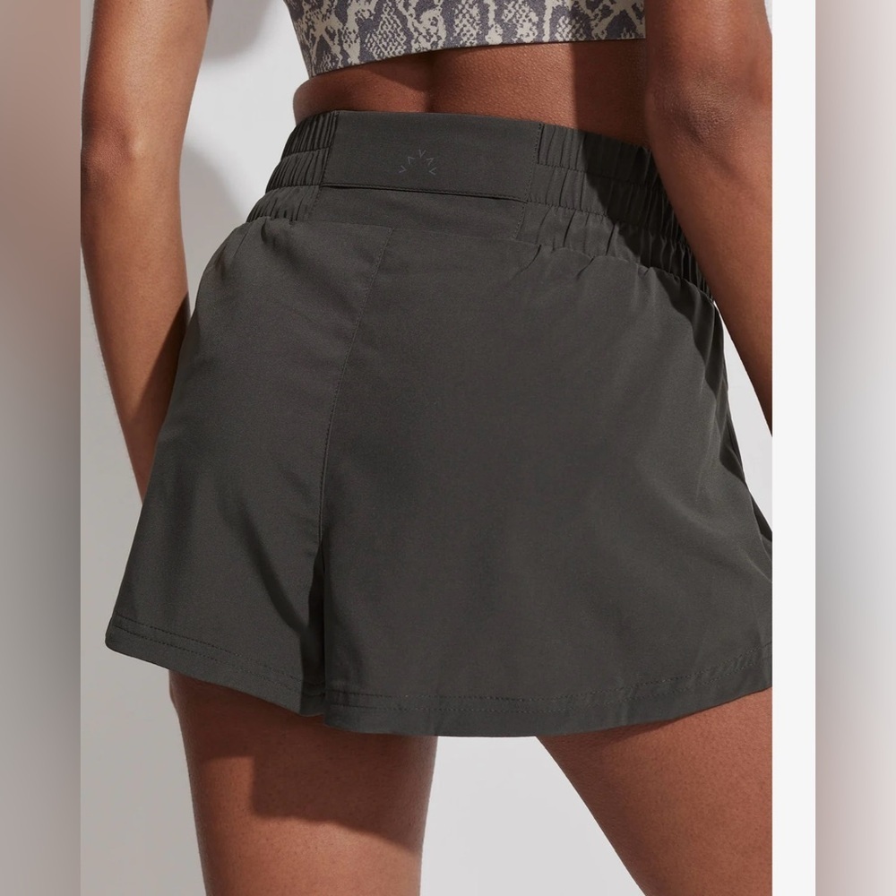 Varley Kallin Running Short 1.5" Olive Stone green size XS sold out style - Picture 2 of 9